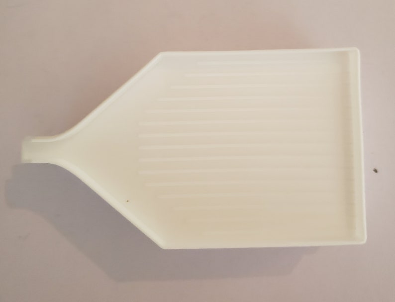 White tray with spout set of 4