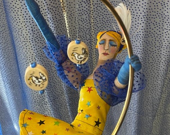 Doll, “Dreams of peace”, Artists of the trapeze collection.