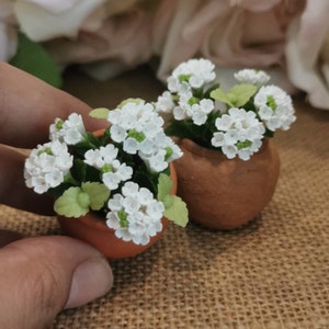 Miniatur weiße Hortensie Blumenstrauß aus Ton - Puppenhaus Dekoration