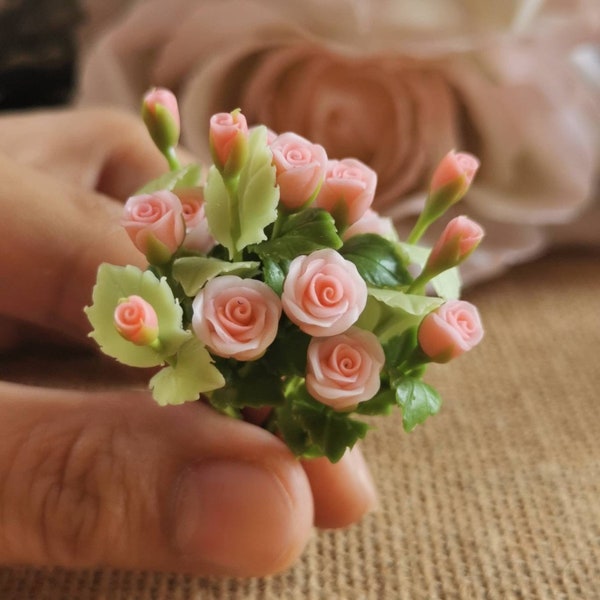 5 fleurs roses miniatures en argile pour maison de poupée, pot de fleur en argile rose clair, cadeau pour elle, ornements de fleurs, bouquets de fleurs en argile