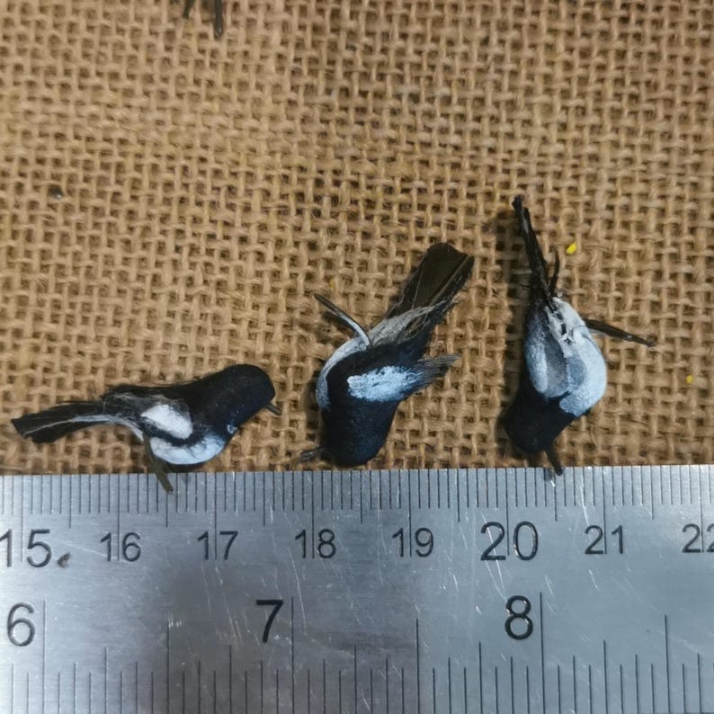 Handmade Miniature Magpie Robin Bird: Dollhouse Animal Crafts - Etsy