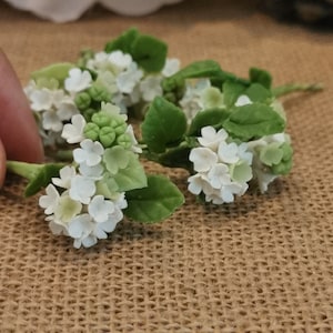 Miniatur Puppenhaus Blumenstrauß, Miniatur weiße Hortensie Blume, Puppenhaus Blumenschmuck, handgemachte Ton Blumensträuße
