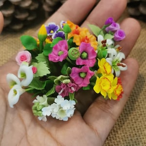 12 Miniatur Puppenhaus Blumenstrauß, Miniatur bunte Blumenstrauß Blume, Puppenhaus Blumenschmuck, handgemachte Ton Blumensträuße