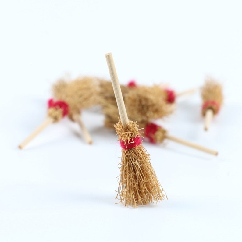 112 Dollhouse Miniature Straw Brooms wWooden Handles Witch Kitchen Garden Miniature Doll House Accessory Kit,Witches Broomstick Miniature