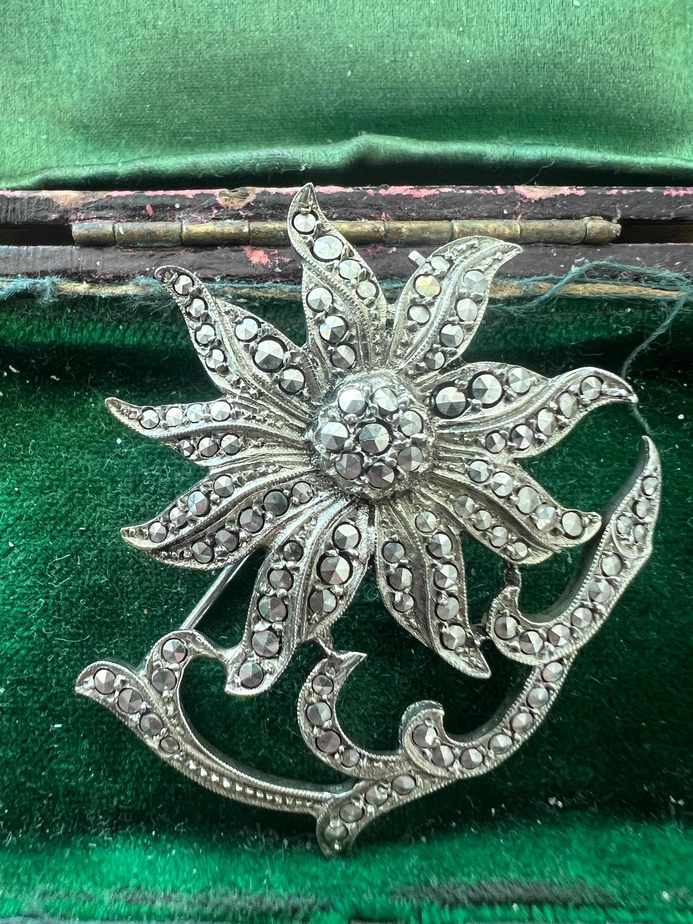 Broche Art déco en argent sterling à motif marcassite - France