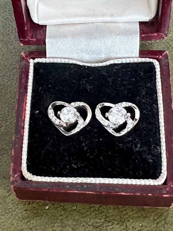 pretty solid silver studs - image 2