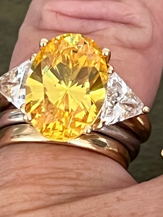 Superb size o yellow beryl and diamanique ring - image 4