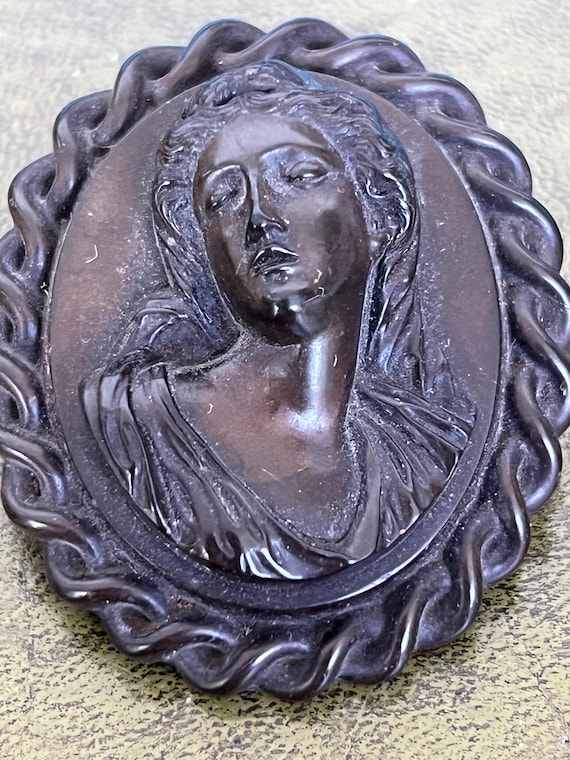 large Victorian vulcanite carved brooch - image 2