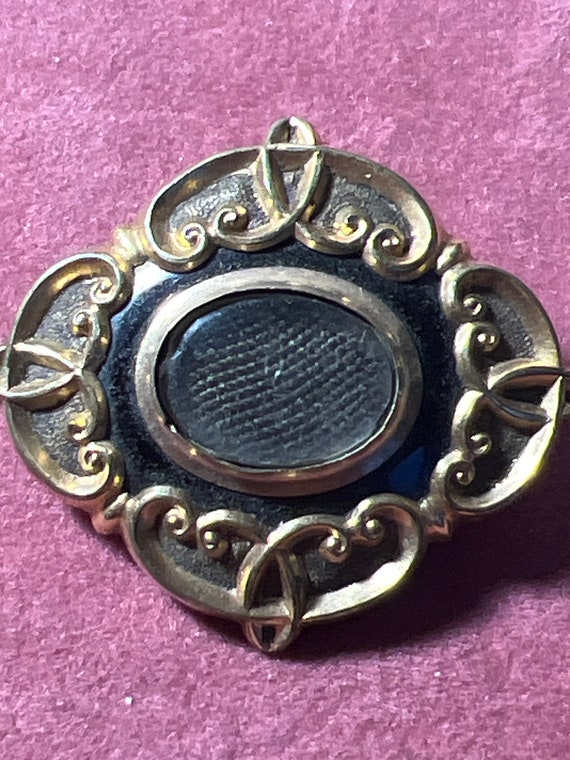 Victorian enamel and pinchbeck mourning brooch - image 2