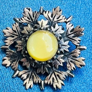 Metall und Glas Brosche