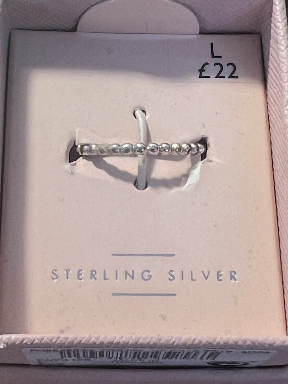 Pretty solid silver boxed ring - image 1