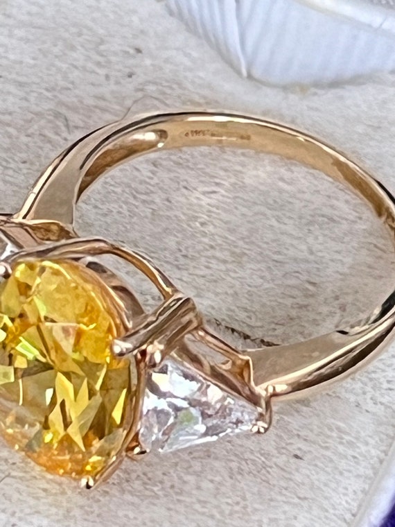 Superb size o yellow beryl and diamanique ring - image 3