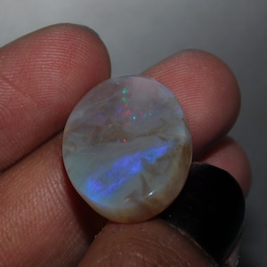 9 Carat Australian Opal Cabochon: Oval Gemstone for Jewelry Making (20x15x4 mm)