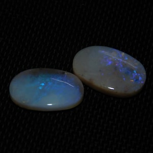 7.40 Carat Australian Opal Gemstone: Oval Cabochon for Jewelry Making