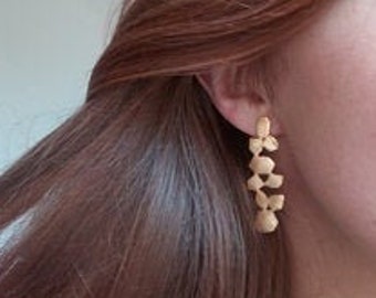 Boucles d'oreilles feuille plaqué or, Design naturel, bijoux feuille, boucles d'oreilles feuille, boucles d'oreilles légères, article cadeau femme, cadeau pour elle