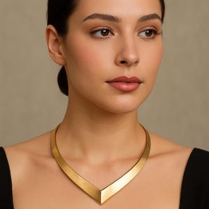 Handgefertigte Messing V-Form Choker: Tribal Boho Halskette