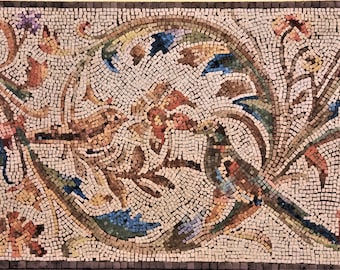 Frise de mosaïque d’art romain naturaliste avec des oiseaux et de l’acanthe, copie de mosaïque romaine, œuvre d’art en mosaïque, mosaïque faite à la main, panneau mural en mosaïque
