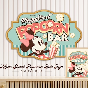 Puede incluir: Un cartel digital imprimible con una ilustraci&oacute;n de estilo vintage de Minnie Mouse sosteniendo un cubo de palomitas. El cartel dice "Disney Main Street Popcorn Bar" en letras rojas y blancas con un fondo a rayas azul y blanco.