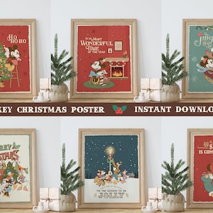 Peut inclure: Ensemble de six affiches de Noël de style vintage mettant en scène Mickey Mouse et ses amis. Les affiches présentent des arrière-plans rouges, verts et bleus avec des illustrations de Mickey Mouse, Minnie Mouse, Pluto, Donald Duck et Dingo célébrant Noël. Les affiches comprennent des textes tels que "Ho Ho Ho", "Le moment le plus merveilleux de l'année", "Jingle All the Way", "Joyeux Noël", "C'est la saison d'être joyeux", et "Le Père Noël arrive en ville".