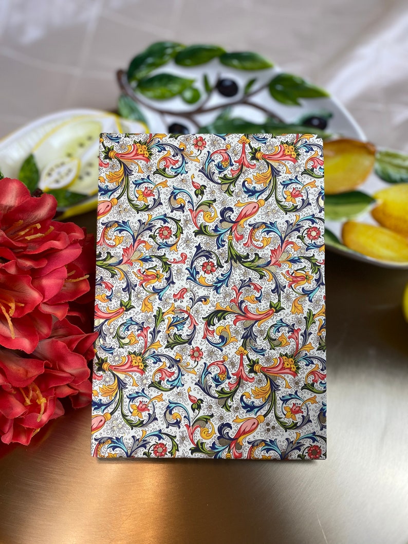 Carnet de Note, Taille Moyenne A5, fait à la main. 10 motifs Italiens disponibles, motif floral. Doublé, vierge. 10