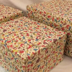 Set de 2 cajas, longitud 38/33 cm, hecho a mano. Motivo italiano, estampado floral. Caja de regalo, caja decorativa, caja de ropa, caja de almacenamiento.