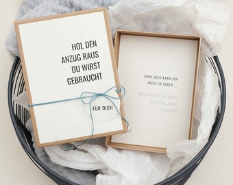 Papa fragen: Geschenkschachtel SAM WEDDING "Hol den Anzug raus, du wirst gebraucht... Papa" | Vater Hochzeit, Brautvater fragen, PapierWind