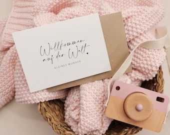 Glückwunschkarte Geburt: "Willkommen auf der Welt" - Klappkarte | Geschenk Geburt, Geschenk Baby, Geschenk beste Freundin, PapierWind