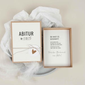 Abitur Geschenk Geldgeschenk Box SAM "Abitur 2025" |Geldgeschenk Abitur verpacken, Geschenk Abi Glückwünsche Abi, Wunscherfüller, PapierWind