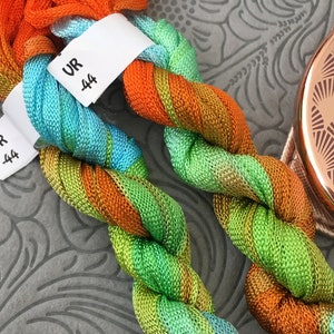 1 Strang Viskoseband zum Sticken, Viskoseband 9 Meter, Viskosefaden, Grün Orange Blau Lila Gelb Grau Viskoseband