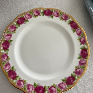 Royal Albert The Old Country plate pink roses