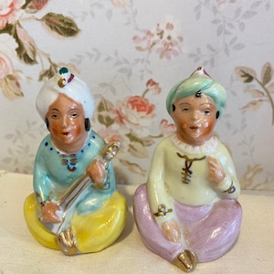 Vintage genies salt and pepper shakers