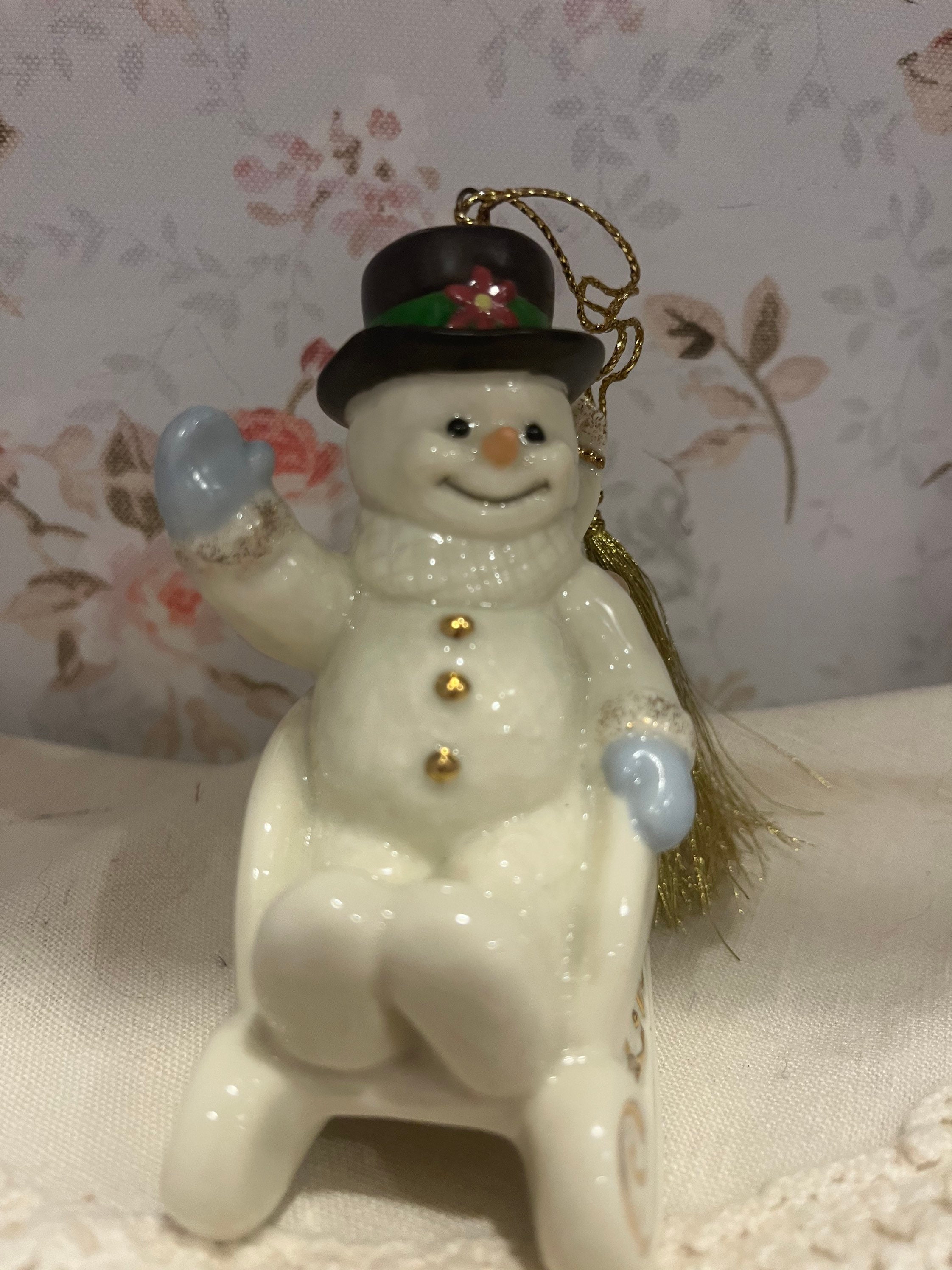 ❁⃘*.゜ naduna❁⃘*.゜すのチル SnowMan Lenox Cute Holiday Christmas Snowman on Sled Ornament 1999
