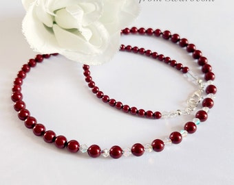 Collier fait de perles Swarovski 5 mm et 6 mm de Bordeaux. Collier de perles. Bijoux rouge foncé. Cadeau d'anniversaire pour femme. Idées cadeaux pour elle.