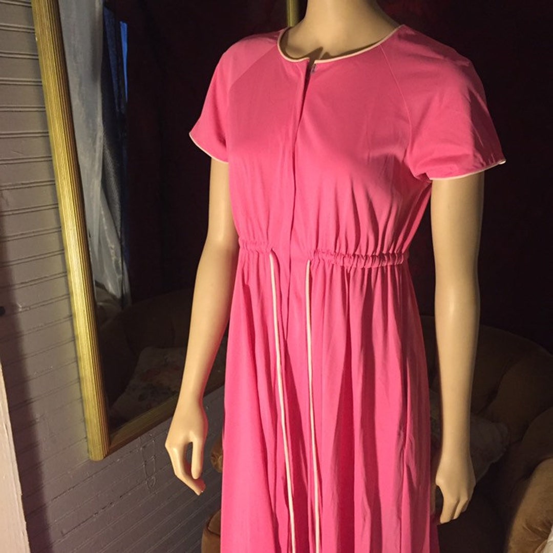Robe de chambre rose des années 1970 par Vanity Fair taille Etsy France