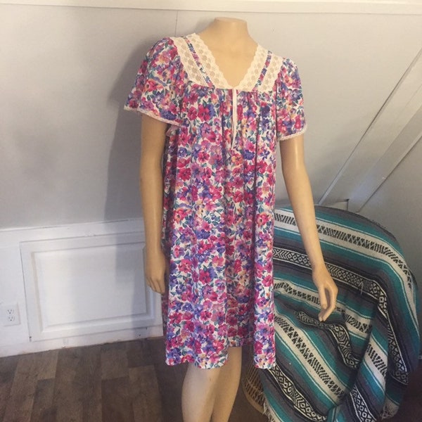 Vintage Vanity Fair Nightgown, Large, Floral Women’s Nightgown, Vintage Sleepwear, Sustainable, Comfortable, Classic, Feminine, Romantic