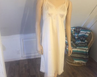 Vintage Montgomery Ward Size 36, Beige Slip, Vintage Slip, Sustainable Lingerie, Vintage Lingerie, Vintage Dress Slip, Montgomery Ward Slip