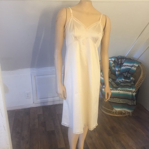 Vintage Montgomery Ward Size 36, Beige Slip, Vint… - image 1