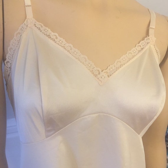 Vintage Montgomery Ward Size 36, Beige Slip, Vint… - image 2