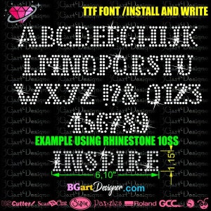 Op de afbeelding: Een zwart-witte afbeelding die een lettertype-set van hoofdletters en cijfers laat zien die gemaakt zijn van strass. De letters zijn in drie rijen gerangschikt. De letters zijn A tot en met Z en de cijfers zijn 0 tot en met 9. De afbeelding laat ook een voorbeeld zien van de lettertype-set die wordt gebruikt om het woord "INSPIRE" te spellen met strass. Het woord is 15,5 cm breed en 2,9 cm hoog.