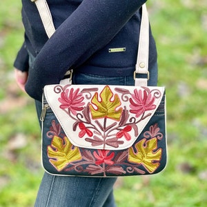 Umhängetasche aus Leder in zwei Farben, bestickte Handtasche/Schultertasche/Umhängetasche, Blumenstickerei, Handtasche aus 100% Leder für Mädchen/Damen