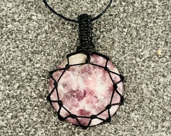 Macramé-lepidolietketting: handgemaakt amulet, verstelbare lengte