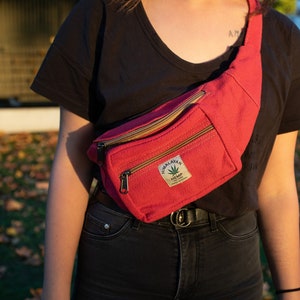 grande marsupio in canapa, marsupio vegano, grande marsupio, marsupio colorato, marsupio rosso, borsa a tracolla, porta soldi vegano, canapa himalayana