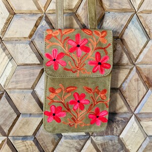 Pochette / sac à main en cuir véritable, motifs floraux brodés, sac à bandoulière en cuir, sac à bandoulière en cuir