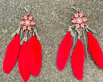 Handgefertigte Rote Feder Ohrringe: Boho Ethno Tribal Schmuck