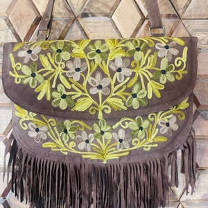 Wildleder trendige Umhängetasche, süßes Blumen Muster, Handtasche/Umhängetasche, Blumenstickerei, Damen/ Mädchen Tasche mit Fransen, braun