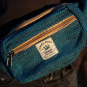 große Hanf Bauchtasche, vegane Bauchtasche, bunte Hüfttasche, blaue Bauchtasche, vegane Geldtasche, Hanf Gürteltasche, Himalaya Hanf Bild 4