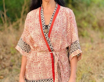 Kimono de algodón estampado a mano: prenda bohemia y ligera