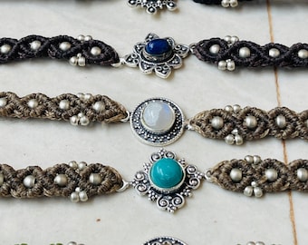 Tobillera de macramé con piedras preciosas: joyería bohemia ajustable para la playa