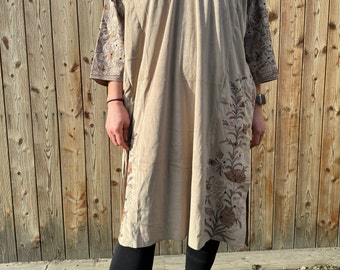 Authentieke geborduurde kasjmir fluwelen pheran, elegante maxi kurti, moderne etnische tuniek, etnische top, comfortabele grote slijtage, zakken, beige