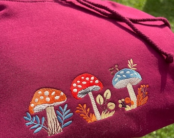 Moletom com bordado de cogumelos, estilo cottagecore, blusa de gola redonda fofa com bordado de cogumelos para o outono